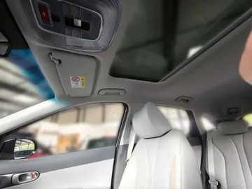 Car image 43