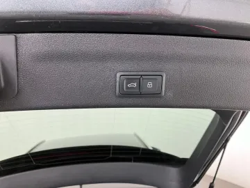 Car image 38