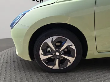 Car image 15