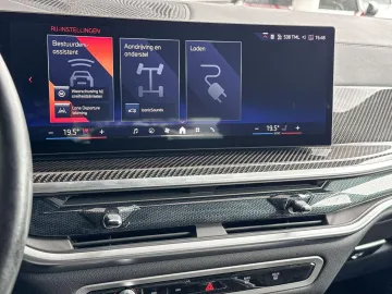 Car image 32