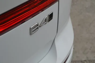 Car image 34