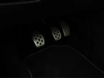 Car image 34