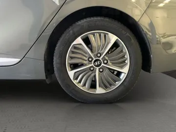 Car image 25