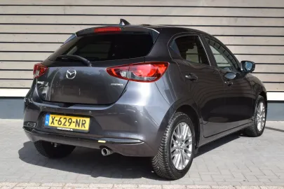 Car image 4