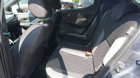 Car image 30