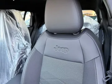 Car image 36
