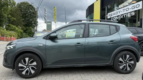 Car image 3