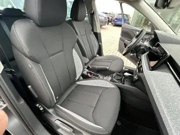 Car image 29