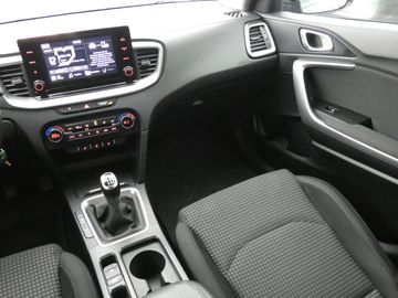 Car image 30