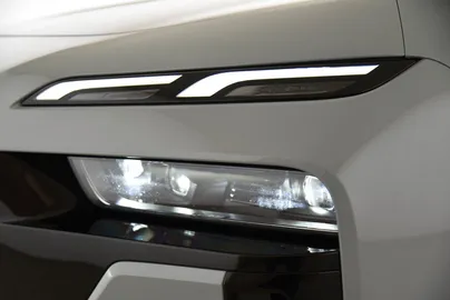 Car image 25