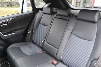 Car image 30