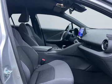Car image 24