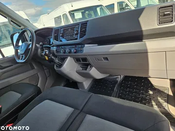 Car image 32