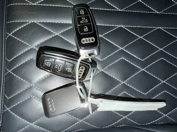 Car image 24