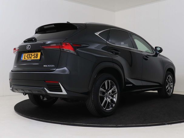 Lexus NX 300 h AWD 145 kW image number 2