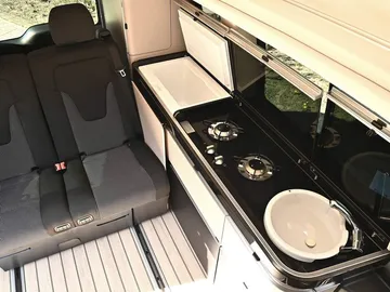 Car image 28