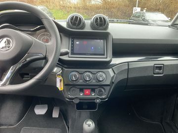 Car image 14