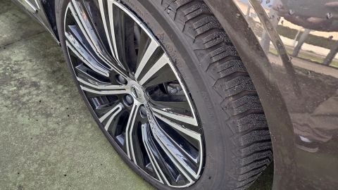 Car image 30
