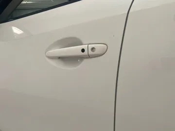 Car image 27