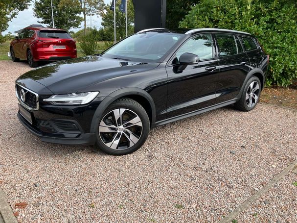 Volvo V60 Cross Country AWD Pro B4 145 kW image number 1