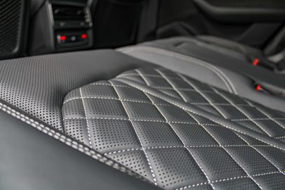 Car image 37