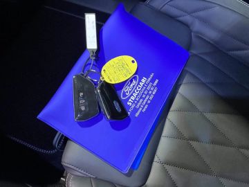 Car image 13