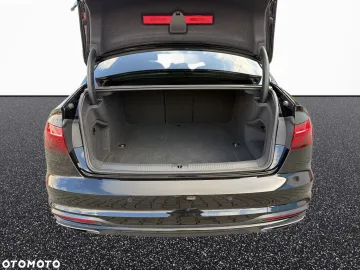 Car image 32