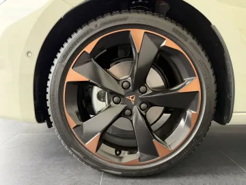 Car image 33