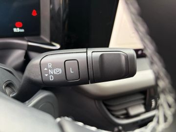 Car image 30