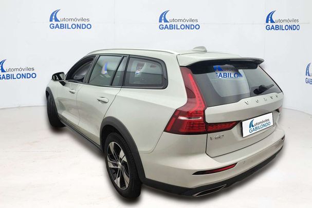 Volvo V60 Cross Country D4 AWD Pro 140 kW image number 1