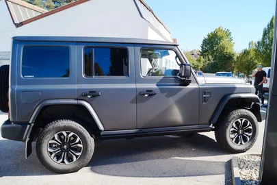 Car image 3