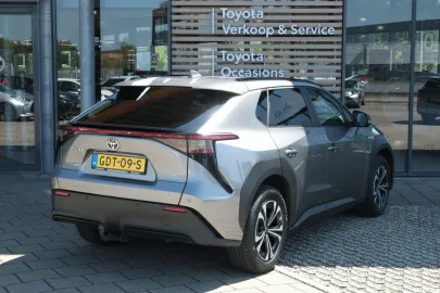 Car image 4