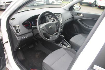 Car image 9