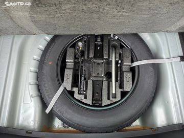Car image 32