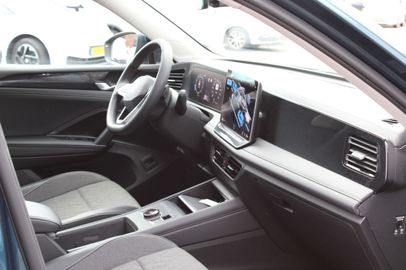 Car image 38