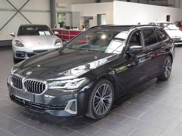 BMW 520d Touring xDrive Luxury Line 140 kW image number 1