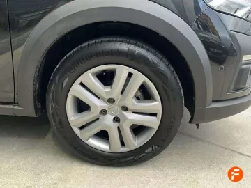 Car image 27