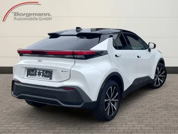 Car image 4