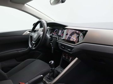 Car image 24