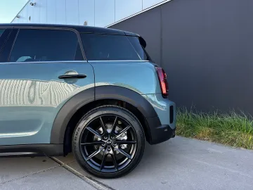 Car image 36