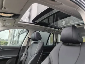 Car image 37