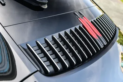 Car image 32