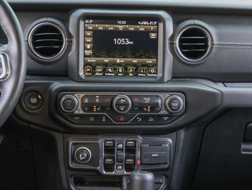 Car image 33