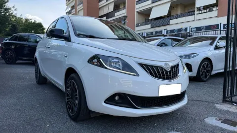 Car image 1