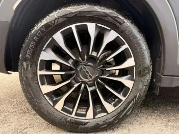 Car image 28