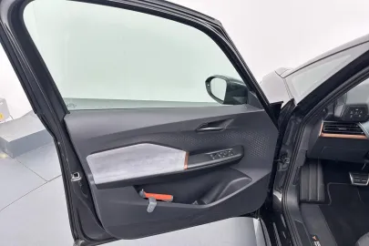 Car image 27