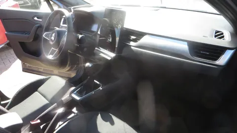 Car image 15