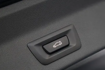 Car image 32