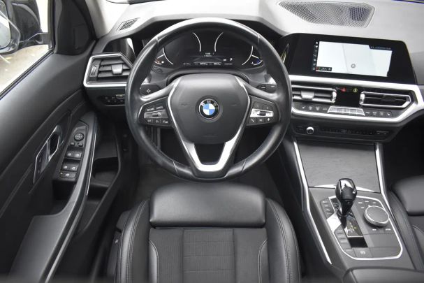 BMW 320d xDrive 140 kW image number 9