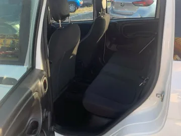 Car image 18